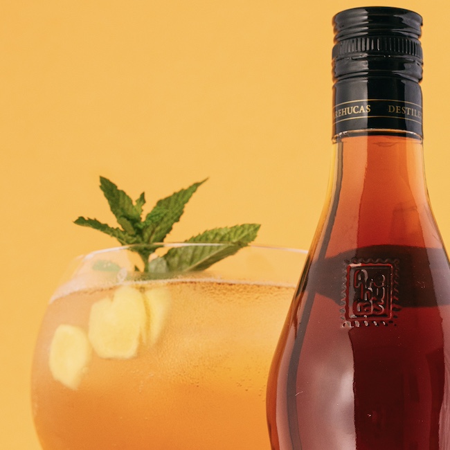 The Lovable Charm of Honey Rum,  the Liquor from the Canary Islands