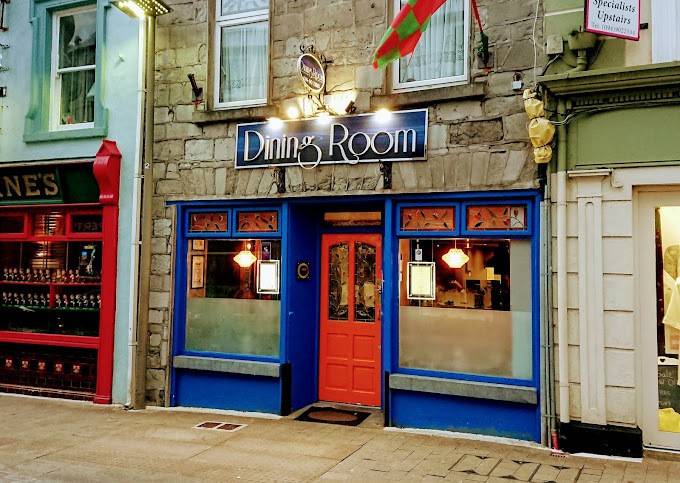 diningroomcastlebar.jpg