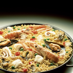 Houston Chef Shares Tips for Making Authentic Paella Ahead of Former Queen’s Visit
