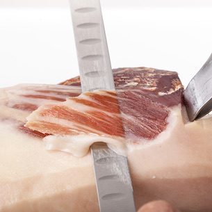 HoReCa Professionals in London, Mexico City, and New York Learn How to Carve Spanish Ham