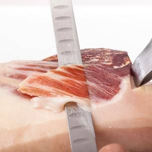 HoReCa Professionals in London, Mexico City, and New York Learn How to Carve Spanish Ham