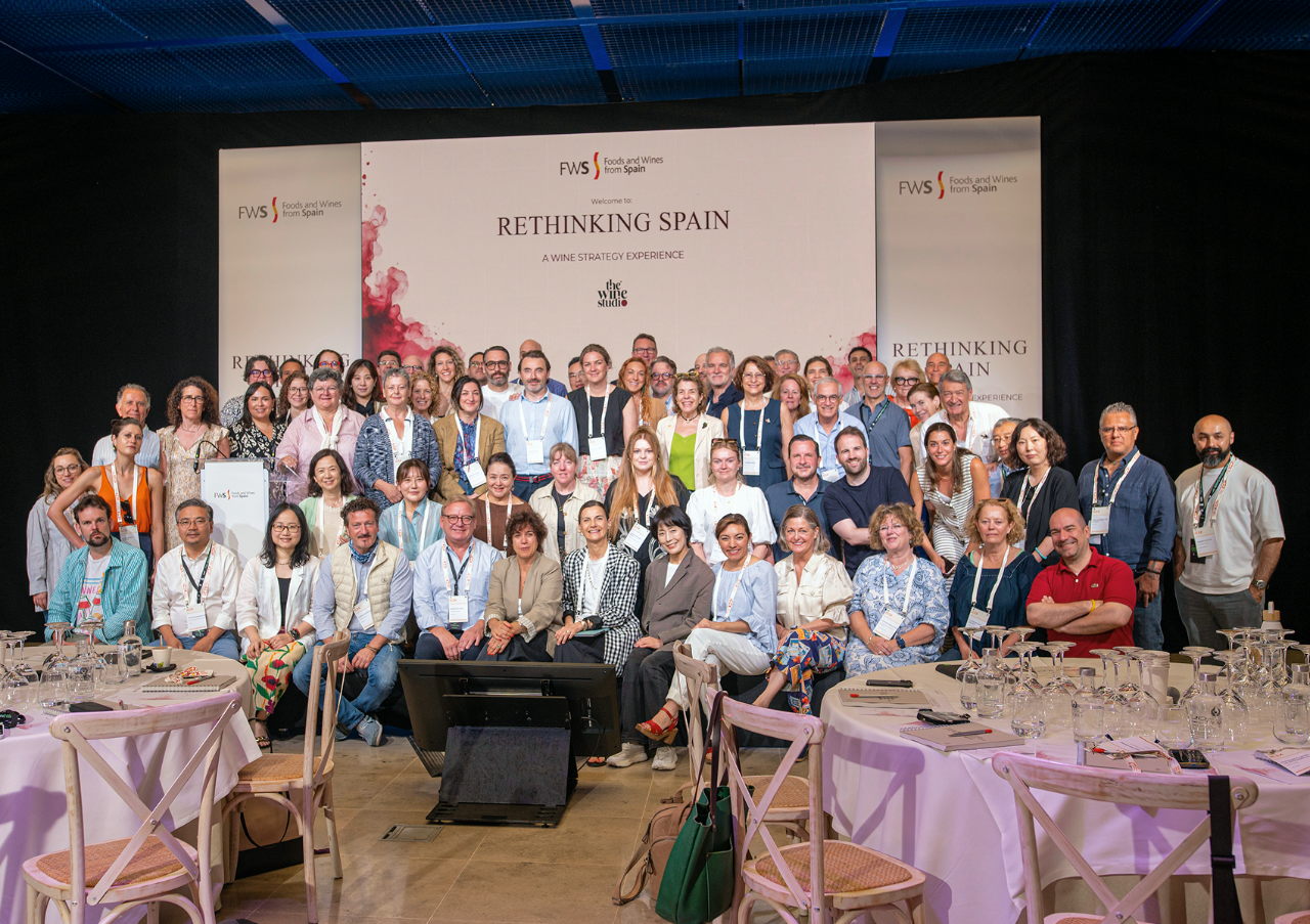 rethinking-spain-a-wine-strategy-experience-attendants.png