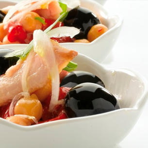 Chickpea salad with peppers, tuna and olives | Foods & Wines from Spain