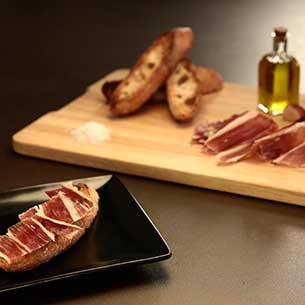 Bread with tomato and Ibérico ham | Foods & Wines from Spain