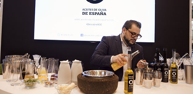 Cocktails with Spanish extra virgin olive oil by Héctor Henche