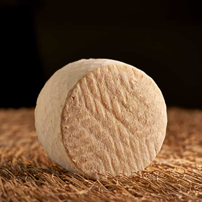 Cabra al Gofio cheese, by Grupo Ganaderos de Fuerteventura. Photo: Grupo Ganaderos de Fuerteventura