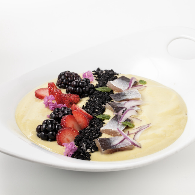 Mazamorra with berries