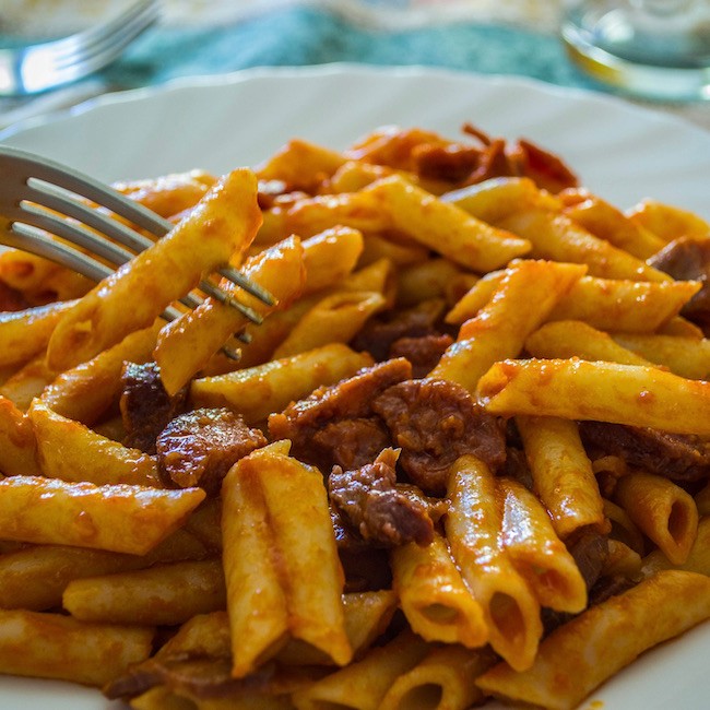 Plate of macaroni with chorizo