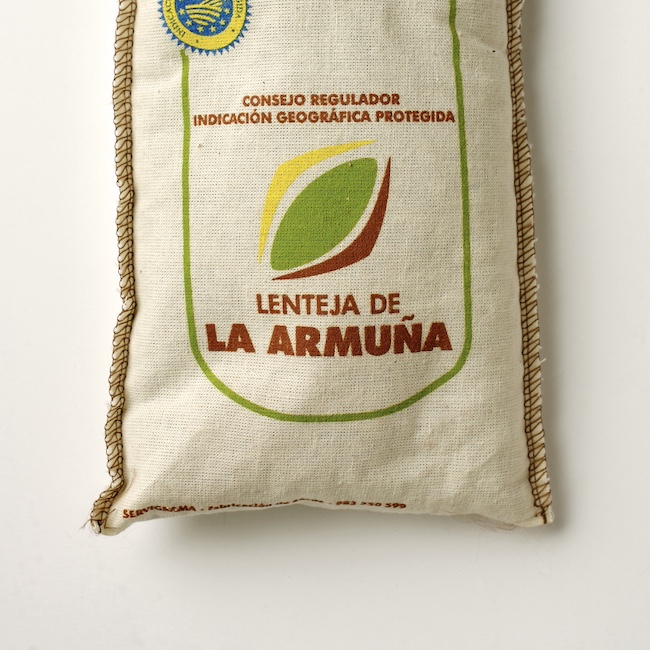 Small bag of lentils from La ArmuÒa (Salamanca, Castile-Leon)