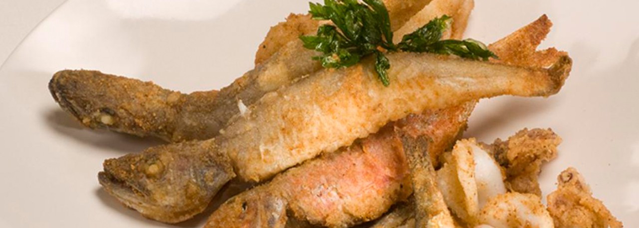 Spanish recipe: Andalusian fried fish. Photo by: Toya Legido/©ICEX.