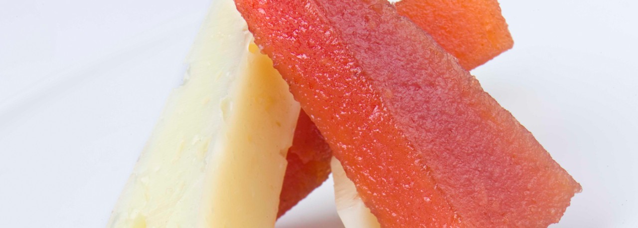 Spanish tapa recipe: Cheese and quince paste. Photo by: Javier Peñas/©ICEX.