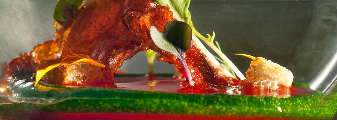 Spanish recipe: Chilled Las Pedroñeras purple garlic soup. Photo by: Toya Legido/©ICEX.
