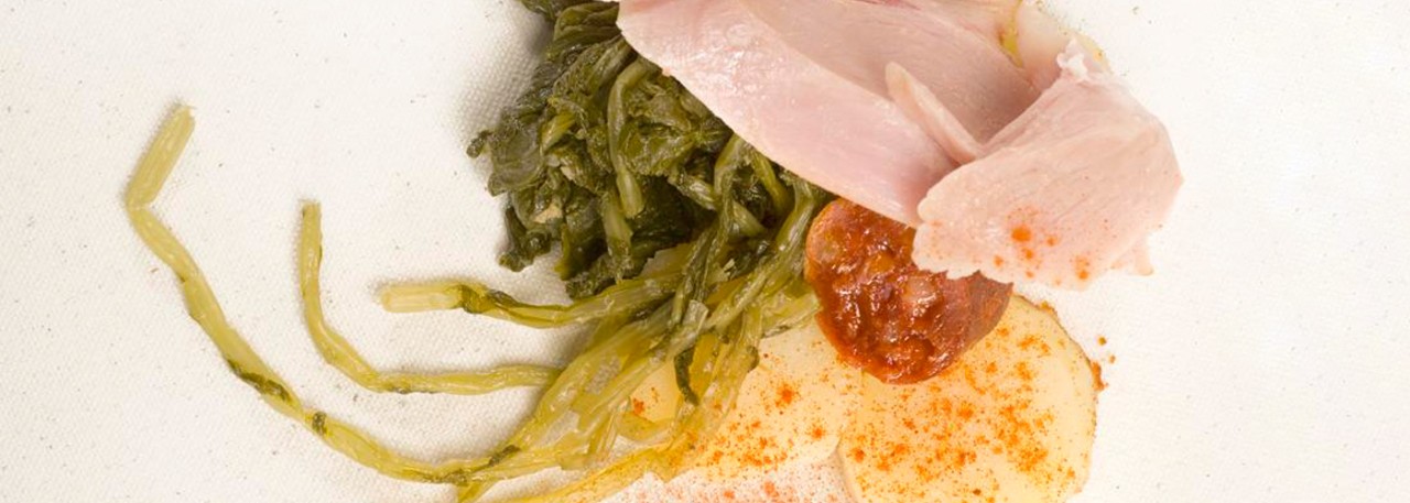 Spanish recipe: Cooked Pork Shoulder with Turnip Tops. Photo by: Toya Legido/©ICEX.