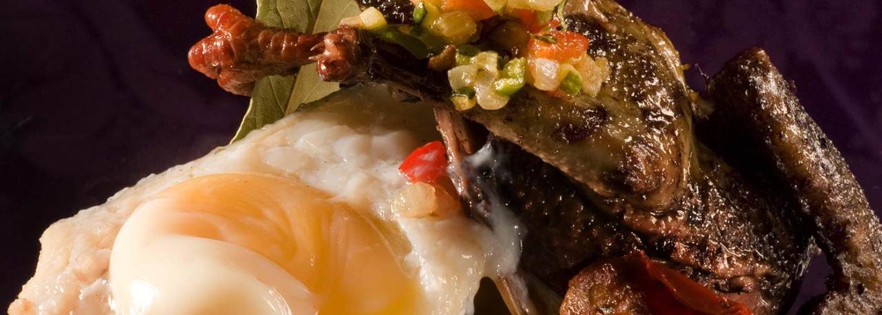 Spanish recipe: Extremadura escabeche of turtledove with cod and low-temperature egg. Photo by: Toya Legido/©ICEX.