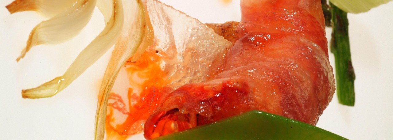 Spanish recipe: Ibérico pork cheek with lobster and pimentón sauce. Photo by: Tomás Zarza/©ICEX.