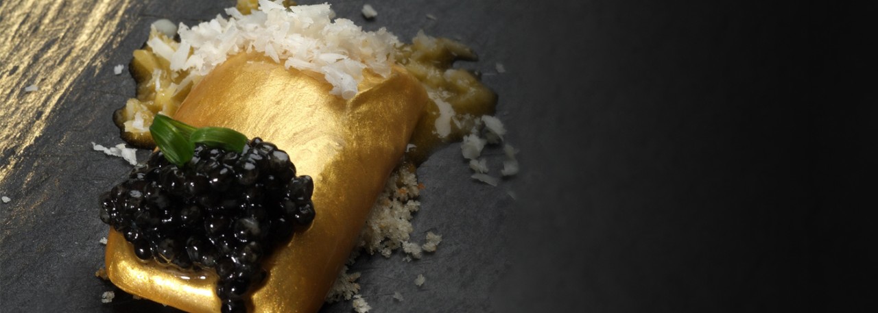 Spanish recipe: Liquid gold ingot (Spanish extra virgin olive oil) with Hojiblanca olive breadcrumbs and caviar. Photo by: Toya Legido/©ICEX.