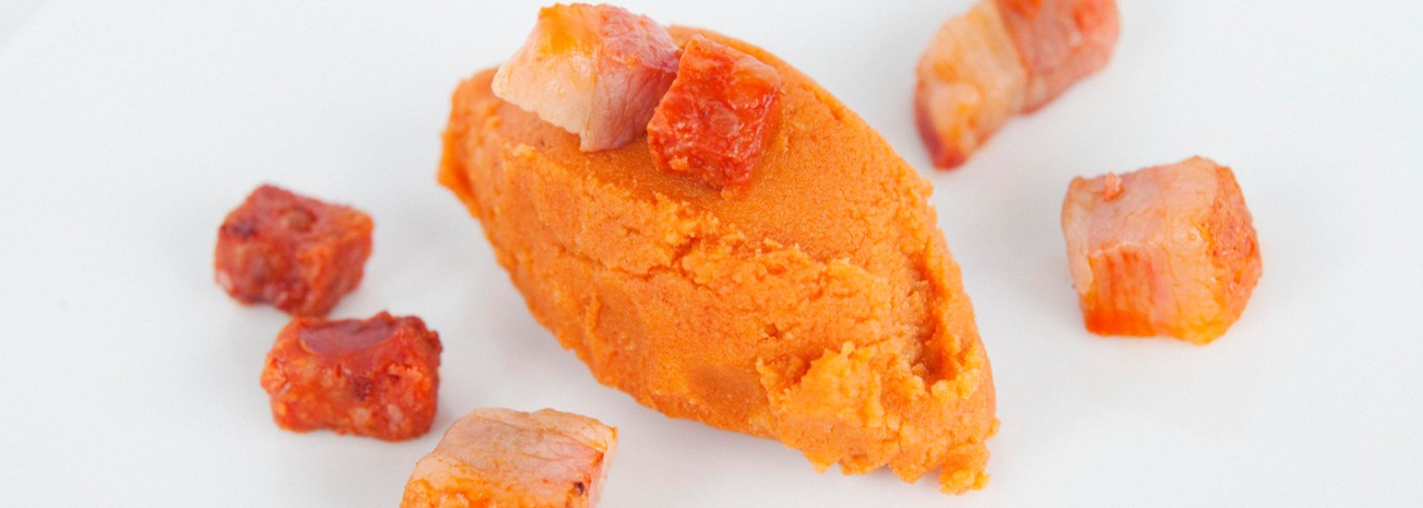 Spanish tapa recipe: Mashed potatoes with chorizo sausage and bacon. Photo by: Matías Costa/©ICEX.