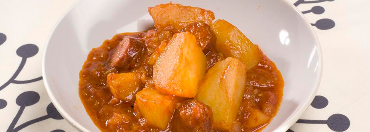 Spanish recipe: La Rioja-style Potatoes. Photo by: Toya Legido/©ICEX.