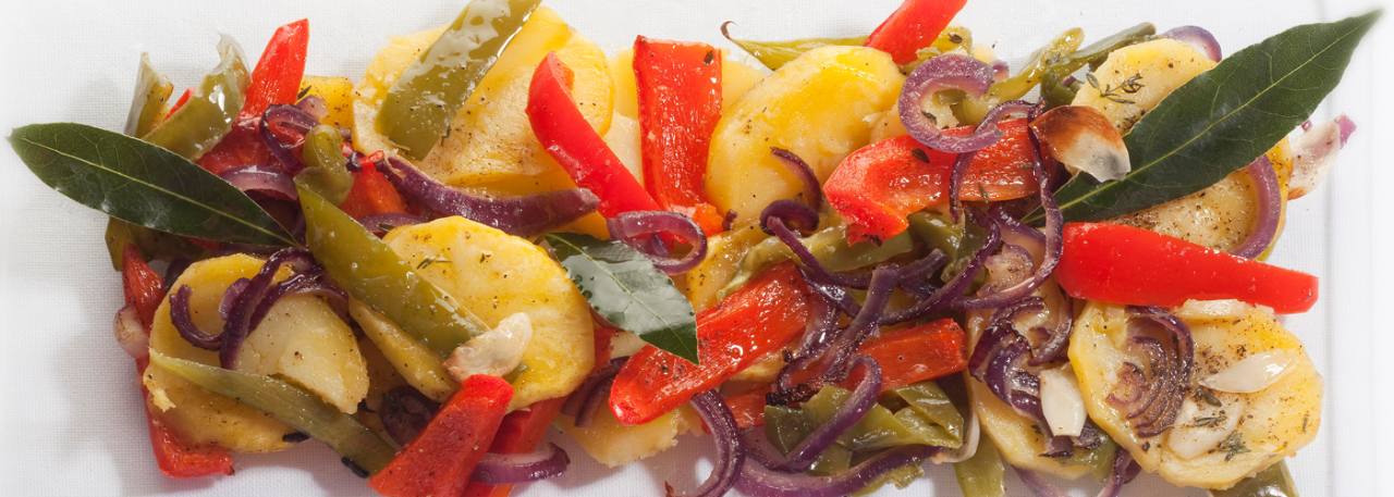 Spanish tapas recipe: Poor man's potatoes with onions, peppers, garlic and thyme. Photo by: Toya Legido/©ICEX.