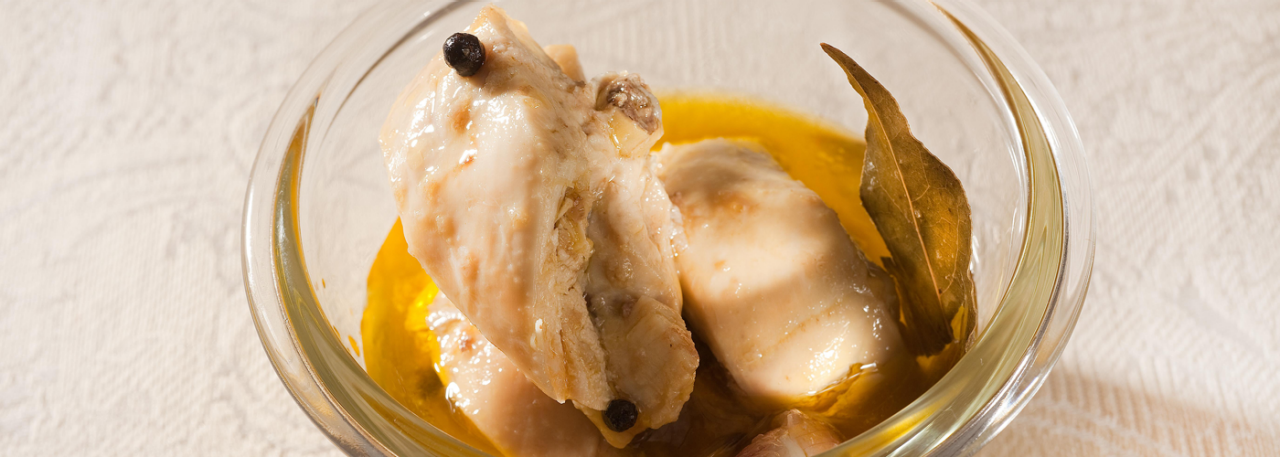 Spanish tapa recipe: Chicken en escabeche (Pickled chicken). Photo by: Toya Legido/©ICEX.
