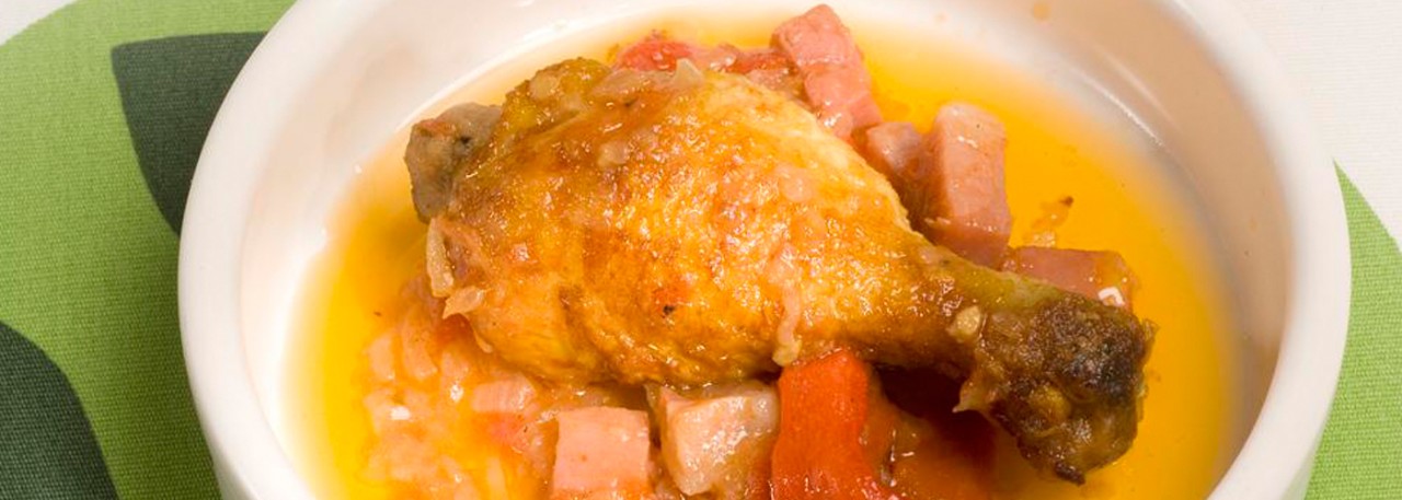 Spanish recipe: Chicken with peppers. Photo by: Toya Legido/©ICEX.