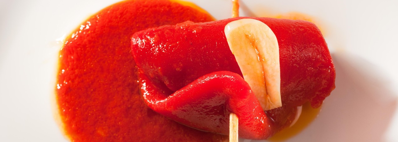 Spanish tapa recipe: Confit Piquillo peppers. Photo by: Toya Legido/©ICEX.