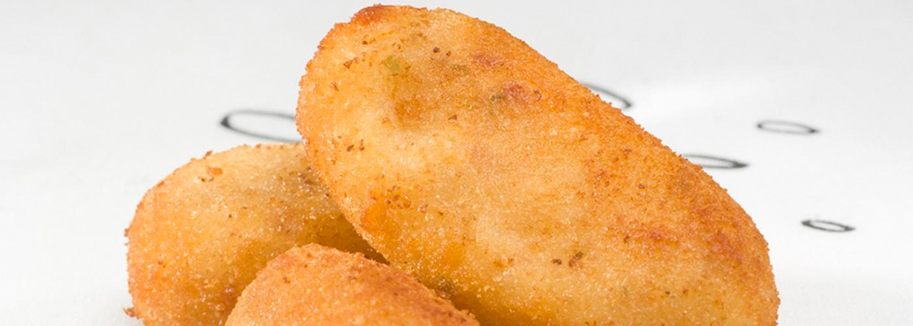 Spanish recipe: Ham and veal croquettes. Photo by: Toya Legido/©ICEX.
