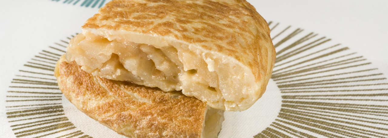 Spanish recipe: Spanish Potato omelet. Photo by: Toya Legido/©ICEX.