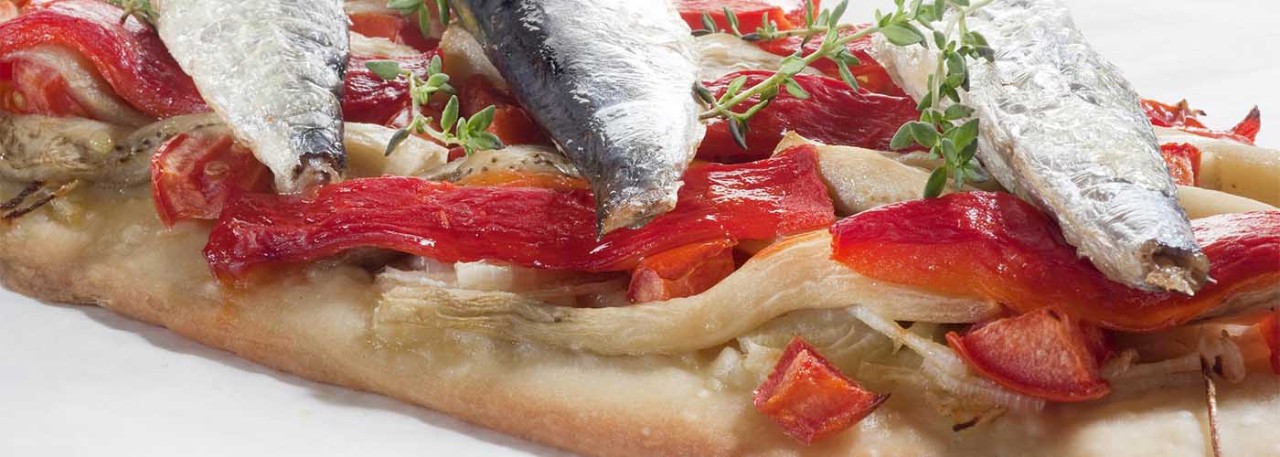 Sardines and peppers coca