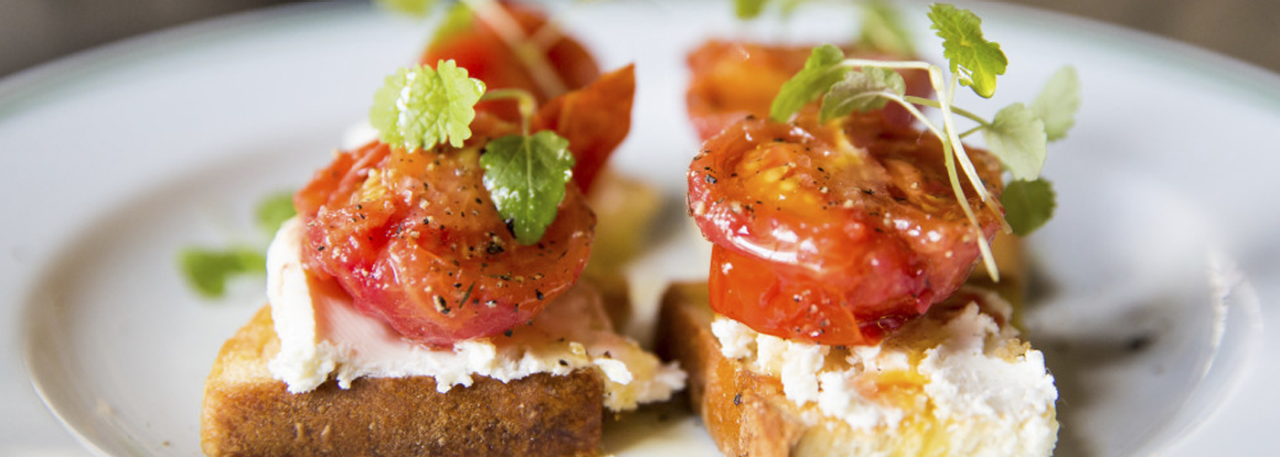 Tomato and Goat Cheese Croutons - IMG