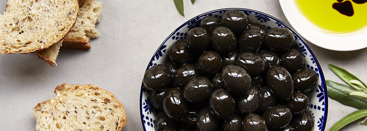 Spanish black olives - IMG