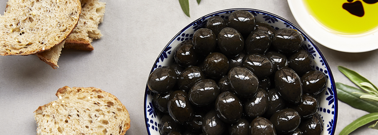 Spanish black olives - IMG