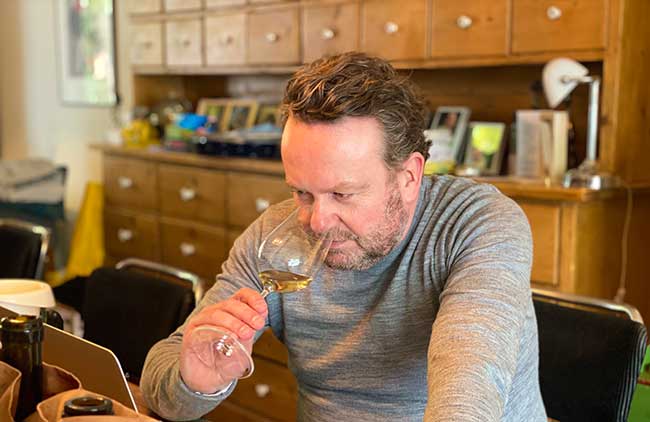 Blind tasting. Wines from Galicia in the Netherlands. Lars Daniëls (editor Perswijn). Photo: ICEX