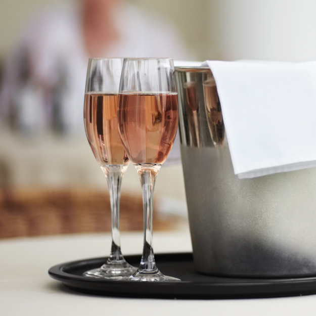 The Effervescent World of Cava Rosado / @IStock